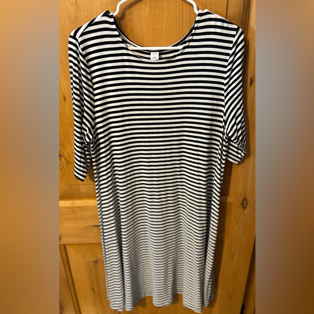 Old Navy Dress- Black & White Striped Knee Length - Size Large